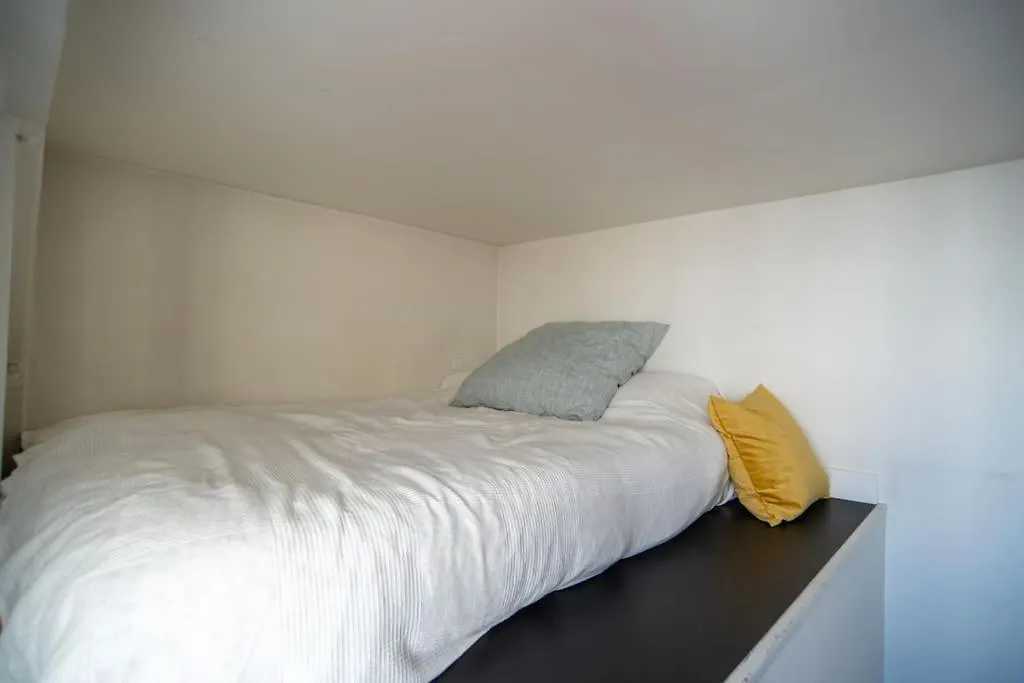 Sublime Loft Avec Verrieres Sur Le Canal St Martin Paris
