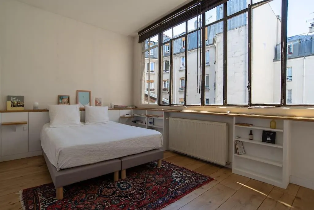 Sublime Loft Avec Verrieres Sur Le Canal St Martin Apartment