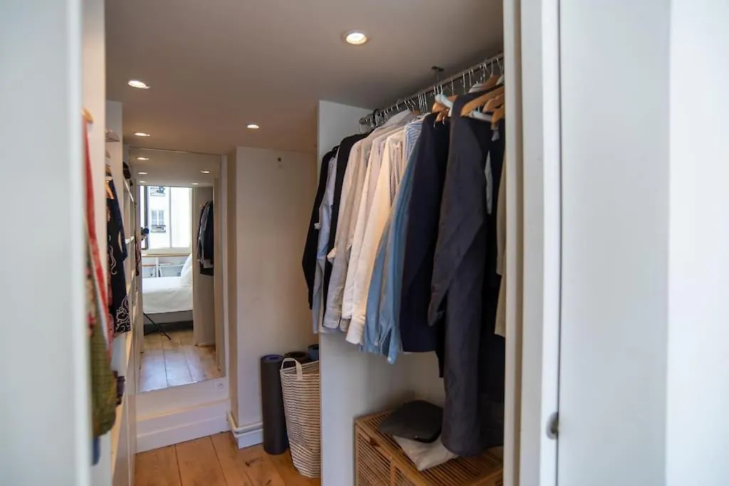 Sublime Loft Avec Verrieres Sur Le Canal St Martin Apartment Paris