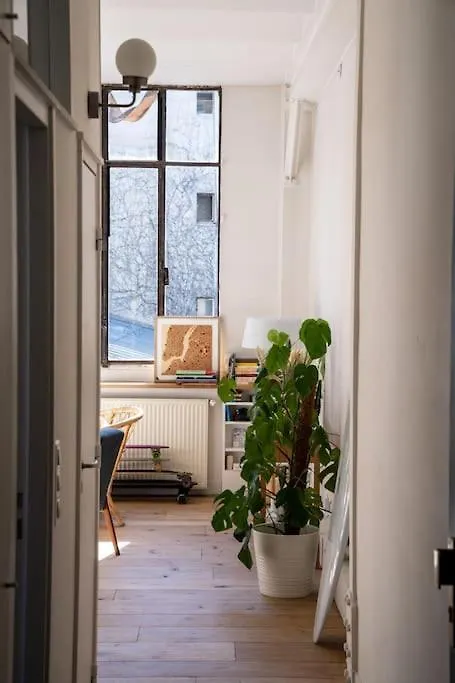 Sublime Loft Avec Verrieres Sur Le Canal St Martin * Paris